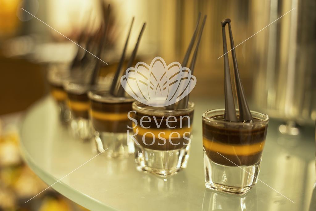 Seven Roses Hotel Amman Exteriör bild
